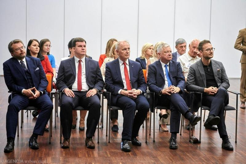 Biura poselskie PiS w Łodzi – adresy, telefony i szybki kontakt
