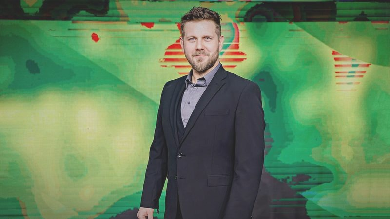 Polityka: kogo gra Antoni Królikowski? Rola aktora w filmie Vegi