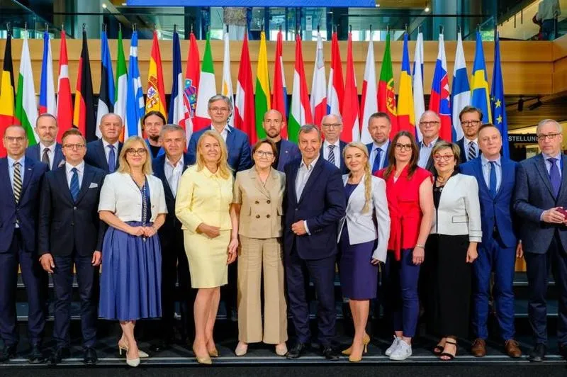 Polscy europosłowie: Jak ich działania kształtują przyszłość Polski w UE?