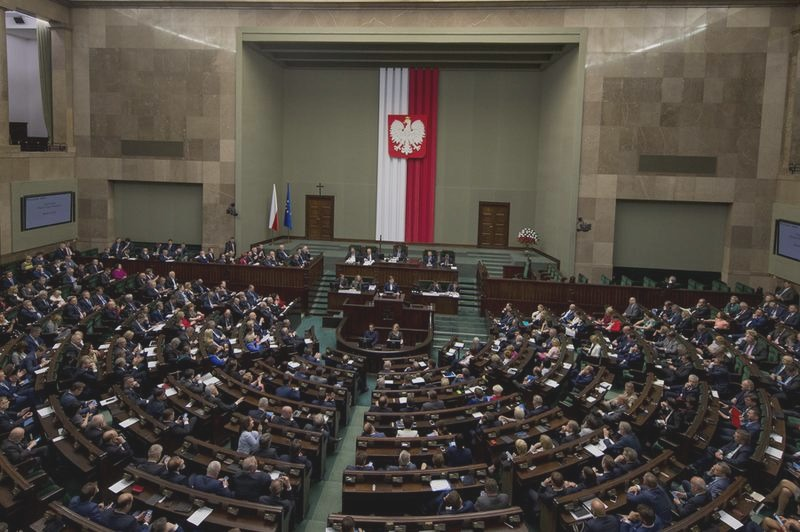 Polska demokracja: co się poprawiło i jakie wyzwania czekają ją dalej?