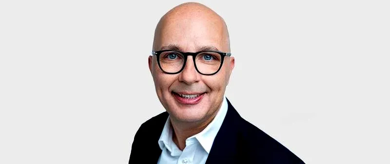 Robert Kropiwnicki: jak wykształcenie i stopnie naukowe ukształtowały jego karierę