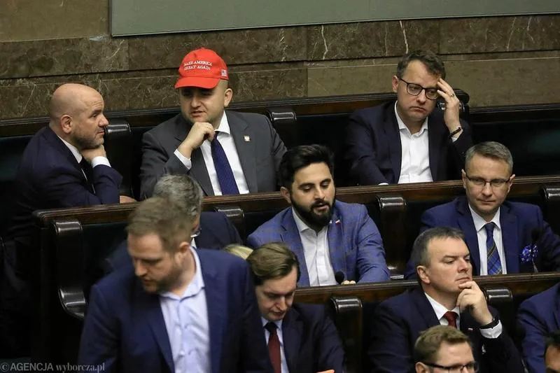 Kluczowe decyzje premierów